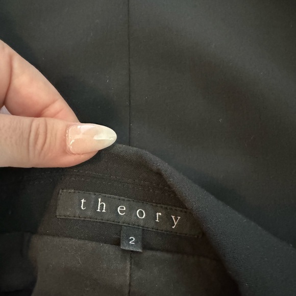 Theory blazer size 2 - Picture 2 of 4
